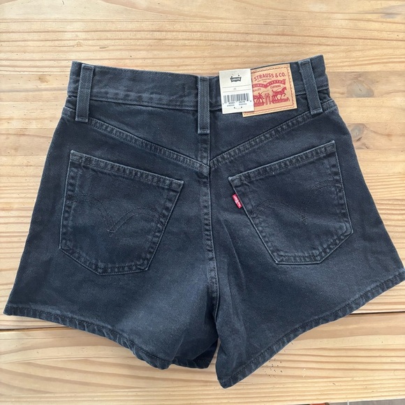 Levi's Black Jean Shorts High-Waisted Snug Fit - Picture 3 of 8
